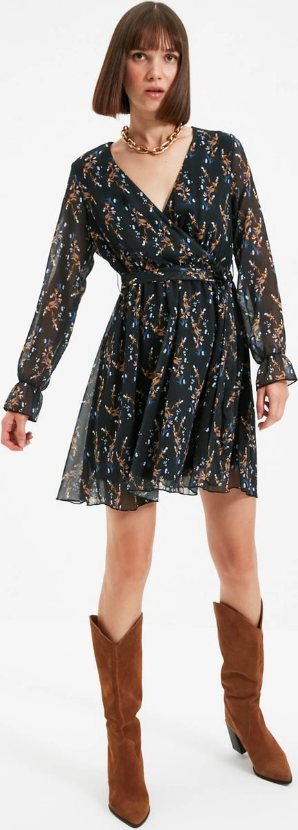 Trendyol Vrouwen Gepofte/ruche Mouw Cache-coeur Schaatser Jurk 1 Trendyol Vrouwen Gepofte/ruche Mouw Cache-coeur Schaatser Jurk