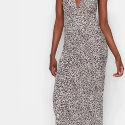 Trendyol Vrouwen Standaard Mouw Halternek Bodycon Jurk