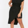 Trendyol Vrouwen Off-shoulder Cache-coeur Asymmetrisch Plus Size Jurk