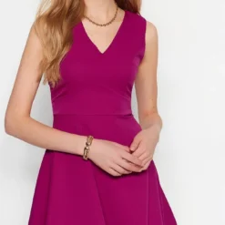 Trendyol Vrouwen Standaard Mouw V-hals Schaatser Jurk