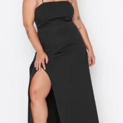 Trendyol Vrouwen Standaard Mouw Vierkante Kraag Bodycon Plus Size Jurk