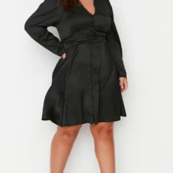 Trendyol Vrouwen Standaard Mouw V-hals A-lijn Plus Size Jurk -Trendy Meid Verkoop 746x1200