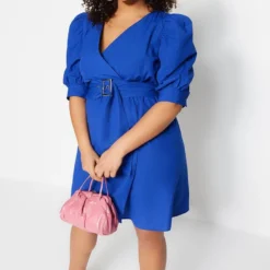 Trendyol Vrouwen Gepofte/ruche Mouw V-hals Omslag Grote Maten Jurk 13 Trendyol Vrouwen Gepofte/ruche Mouw V-hals Omslag Grote Maten Jurk -Trendy Meid Verkoop 767x1200 1