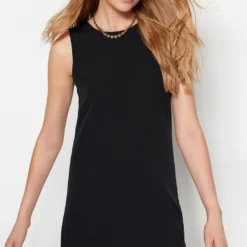 Trendyol Vrouwen Standaard Mouw Ronde Hals Verschuiving Jurk