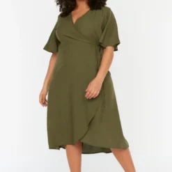 Trendyol Vrouwen Standaard Mouw V-hals Omslag Grote Maten Jurk 14 Trendyol Vrouwen Standaard Mouw V-hals Omslag Grote Maten Jurk -Trendy Meid Verkoop 789x1200