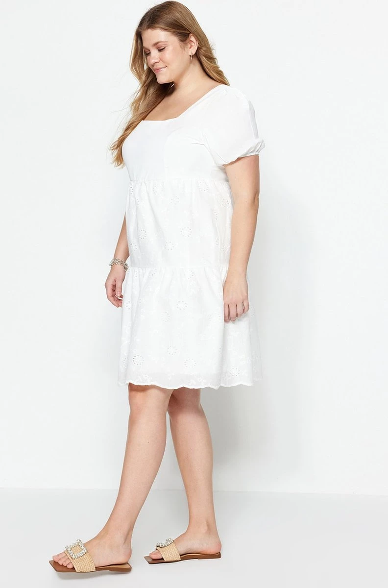 Trendyol Vrouwen Ballon Mouw Vierkante Kraag Schaatser Grote Maten Jurk 2 Trendyol Vrouwen Ballon Mouw Vierkante Kraag Schaatser Grote Maten Jurk - Afbeelding 2