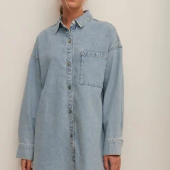 NA-KD Raw Edge Denim Dress Dames Jurk - Maat 36