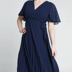 Cassis Korte, Effen Plisséjurk Met Wikkelkraag En Knoop