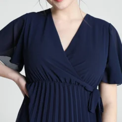 Cassis Korte, Effen Plisséjurk Met Wikkelkraag En Knoop -Trendy Meid Verkoop 799x1200 155