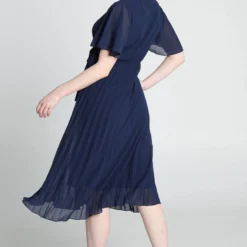 Cassis Korte, Effen Plisséjurk Met Wikkelkraag En Knoop -Trendy Meid Verkoop 799x1200 156