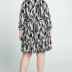 Paprika Korte Jurk Met Grafische Print, Fronsjes En Smokwerk -Trendy Meid Verkoop 799x1200 185