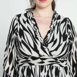 Paprika Korte Jurk Met Grafische Print, Fronsjes En Smokwerk -Trendy Meid Verkoop 799x1200 188