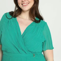 Promiss Halflange, Effen Plisséjurk Met Wikkelkraag En Juweelriem -Trendy Meid Verkoop 799x1200 217