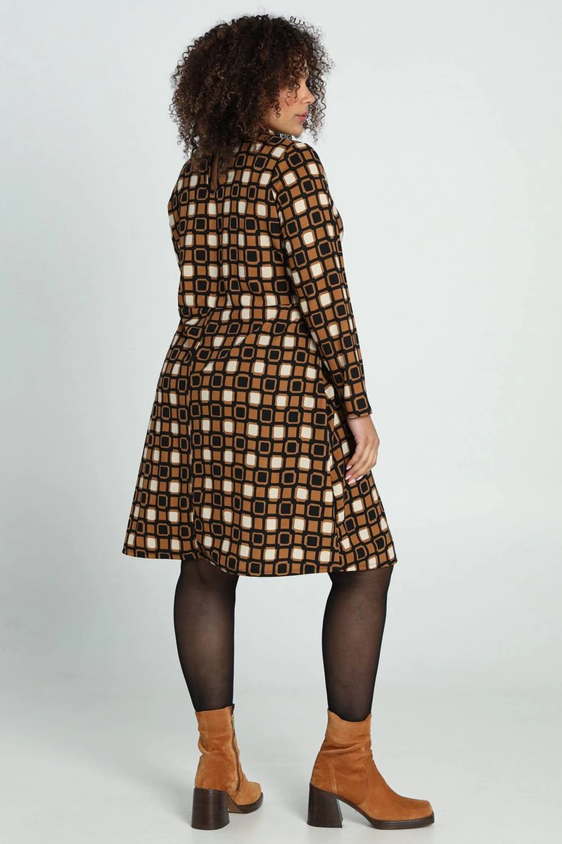 Paprika Korte Jurk In Crêpe Met Grafisch Motief 3 Paprika Korte Jurk In Crêpe Met Grafisch Motief - Afbeelding 3