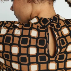 Paprika Korte Jurk In Crêpe Met Grafisch Motief 19 Paprika Korte Jurk In Crêpe Met Grafisch Motief -Trendy Meid Verkoop 799x1200 228