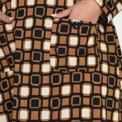 Paprika Korte Jurk In Crêpe Met Grafisch Motief 20 Paprika Korte Jurk In Crêpe Met Grafisch Motief -Trendy Meid Verkoop 799x1200 229