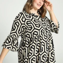 Paprika Halflange Jurk In Viscose Met Geometrisch Motief En Knopen 20 Paprika Halflange Jurk In Viscose Met Geometrisch Motief En Knopen -Trendy Meid Verkoop 799x1200 23