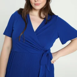 Promiss Lange, Effen Plisséjurk Met Valse Wikkelkraag -Trendy Meid Verkoop 799x1200 272