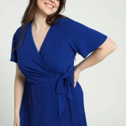 Promiss Lange, Effen Plisséjurk Met Valse Wikkelkraag -Trendy Meid Verkoop 799x1200 274