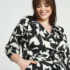 Promiss Halflange Jurk Met Grafisch Motief, Valse Wikkelkraag En Riem -Trendy Meid Verkoop 799x1200 277