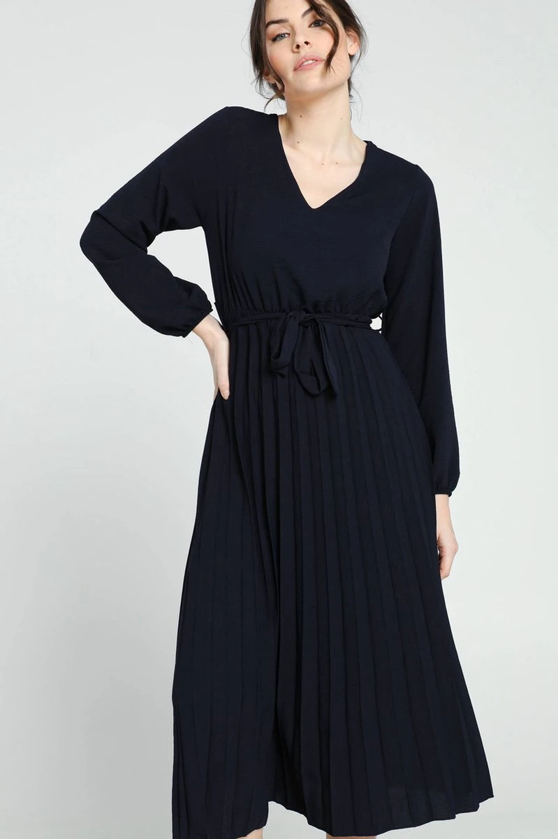 Cassis Lange, Effen Plisséjurk Met Riem 1 Cassis Lange, Effen Plisséjurk Met Riem