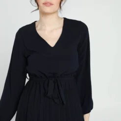 Cassis Lange, Effen Plisséjurk Met Riem 17 Cassis Lange, Effen Plisséjurk Met Riem -Trendy Meid Verkoop 799x1200 91