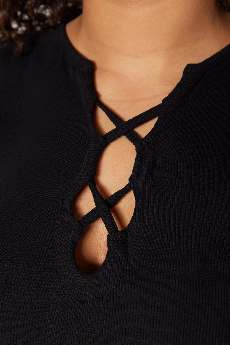 Trendyol Vrouwen Dik Geschorst V-hals Bodycon Plus Size Jurk 4 Trendyol Vrouwen Dik Geschorst V-hals Bodycon Plus Size Jurk - Afbeelding 4