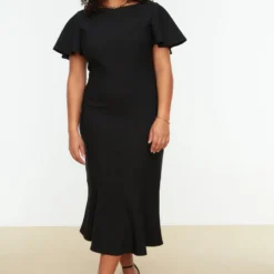 Trendyol Vrouwen Fluit Mouw Ronde Hals Bodycon Plus Size Jurk