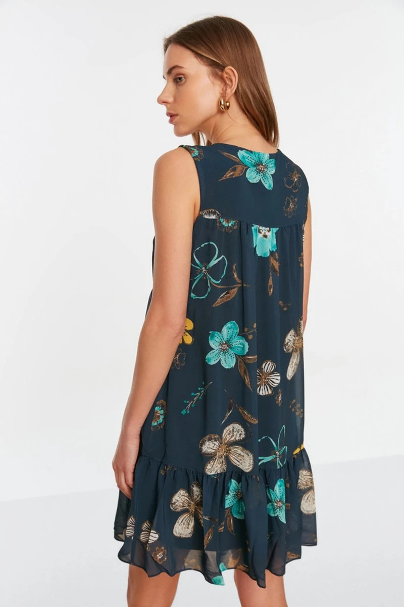 Trendyol Vrouwen Standaard Mouw V-hals Verschuiving Jurk 5 Trendyol Vrouwen Standaard Mouw V-hals Verschuiving Jurk - Afbeelding 5