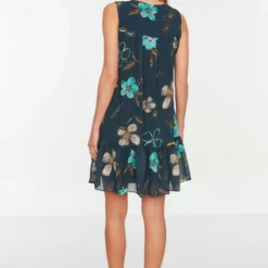 Trendyol Vrouwen Standaard Mouw V-hals Verschuiving Jurk 19 Trendyol Vrouwen Standaard Mouw V-hals Verschuiving Jurk -Trendy Meid Verkoop 800x1200 364