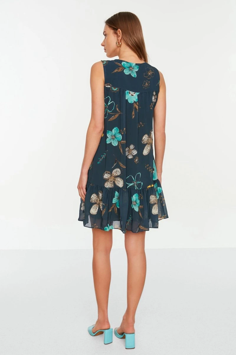 Trendyol Vrouwen Standaard Mouw V-hals Verschuiving Jurk 9 Trendyol Vrouwen Standaard Mouw V-hals Verschuiving Jurk - Afbeelding 9