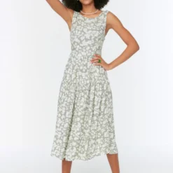 Trendyol Vrouwen Standaard Mouw Ronde Hals Schaatser Jurk