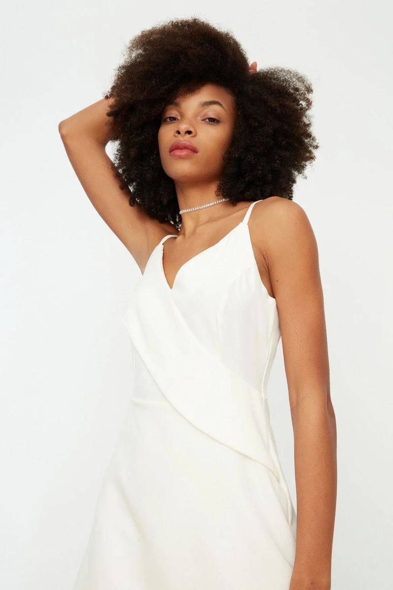 Trendyol Vrouwen Standaard Mouw V-hals A-lijn Jurk 6 Trendyol Vrouwen Standaard Mouw V-hals A-lijn Jurk - Afbeelding 6