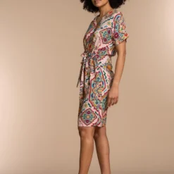 Geisha Jurk Midi Dress Grafische Ethnic Print 37149 20 Off-white/coral/kerry Combi Dames Maat - XS 9 Geisha Jurk Midi Dress Grafische Ethnic Print 37149 20 Off-white/coral/kerry Combi Dames Maat - XS -Trendy Meid Verkoop 800x1200 818