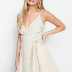 Trendyol Vrouwen Spaghettibandjes Cache-coeur A-lijn Jurk -Trendy Meid Verkoop 800x1200 892