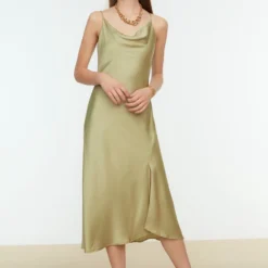 Trendyol Vrouwen Standaard Mouw Col Nek Verschuiving Jurk