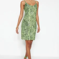 Trendyol Vrouwen Standaard Mouw V-hals Bodycon Jurk -Trendy Meid Verkoop 804x1200 4