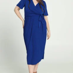 Promiss Lange, Effen Plisséjurk Met Valse Wikkelkraag -Trendy Meid Verkoop 805x1200 20