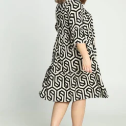 Paprika Halflange Jurk In Viscose Met Geometrisch Motief En Knopen -Trendy Meid Verkoop 807x1200 28