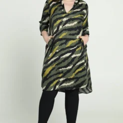 Promiss Korte, Satijnen Jurk Met Camouflageprint -Trendy Meid Verkoop 807x1200 31