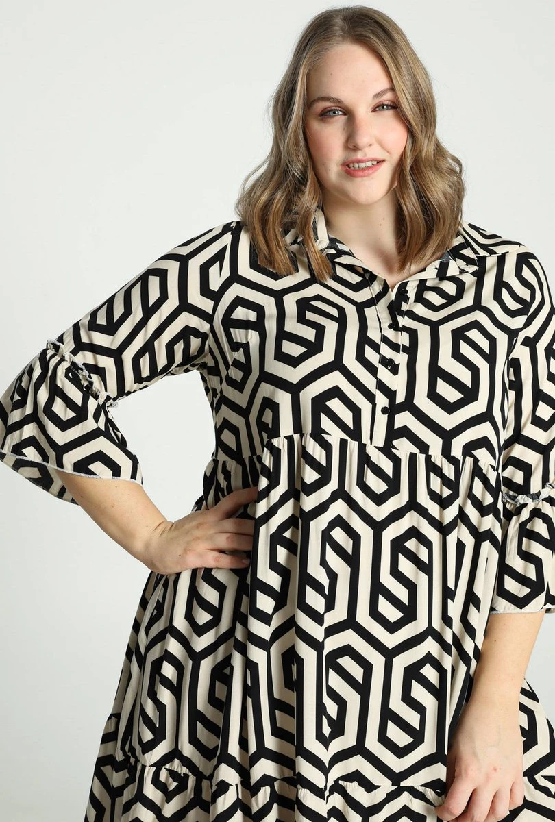 Paprika Halflange Jurk In Viscose Met Geometrisch Motief En Knopen 7 Paprika Halflange Jurk In Viscose Met Geometrisch Motief En Knopen - Afbeelding 7