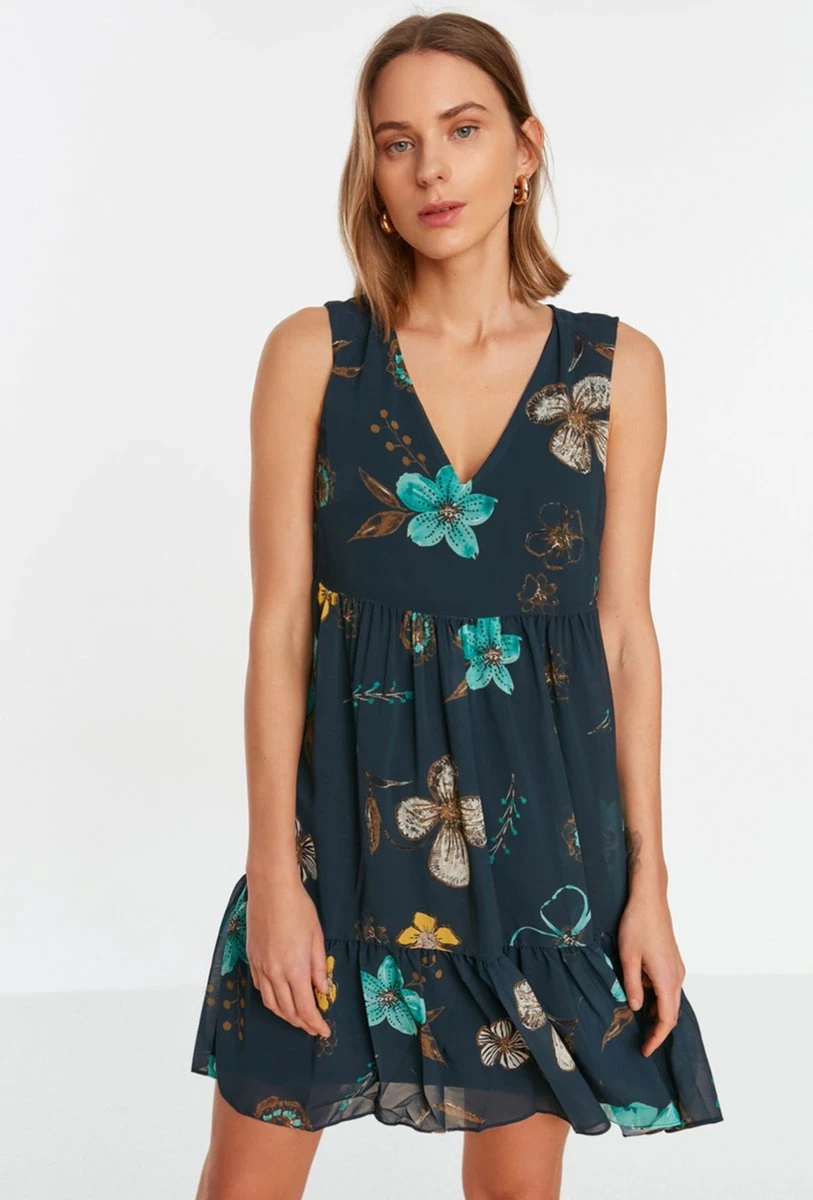 Trendyol Vrouwen Standaard Mouw V-hals Verschuiving Jurk 1 Trendyol Vrouwen Standaard Mouw V-hals Verschuiving Jurk