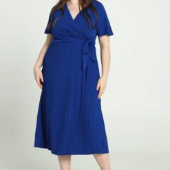 Promiss Lange, Effen Plisséjurk Met Valse Wikkelkraag -Trendy Meid Verkoop 815x1200 13