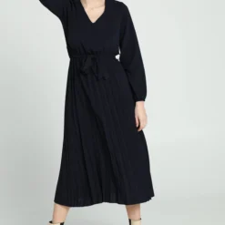 Cassis Lange, Effen Plisséjurk Met Riem 16 Cassis Lange, Effen Plisséjurk Met Riem -Trendy Meid Verkoop 815x1200 2