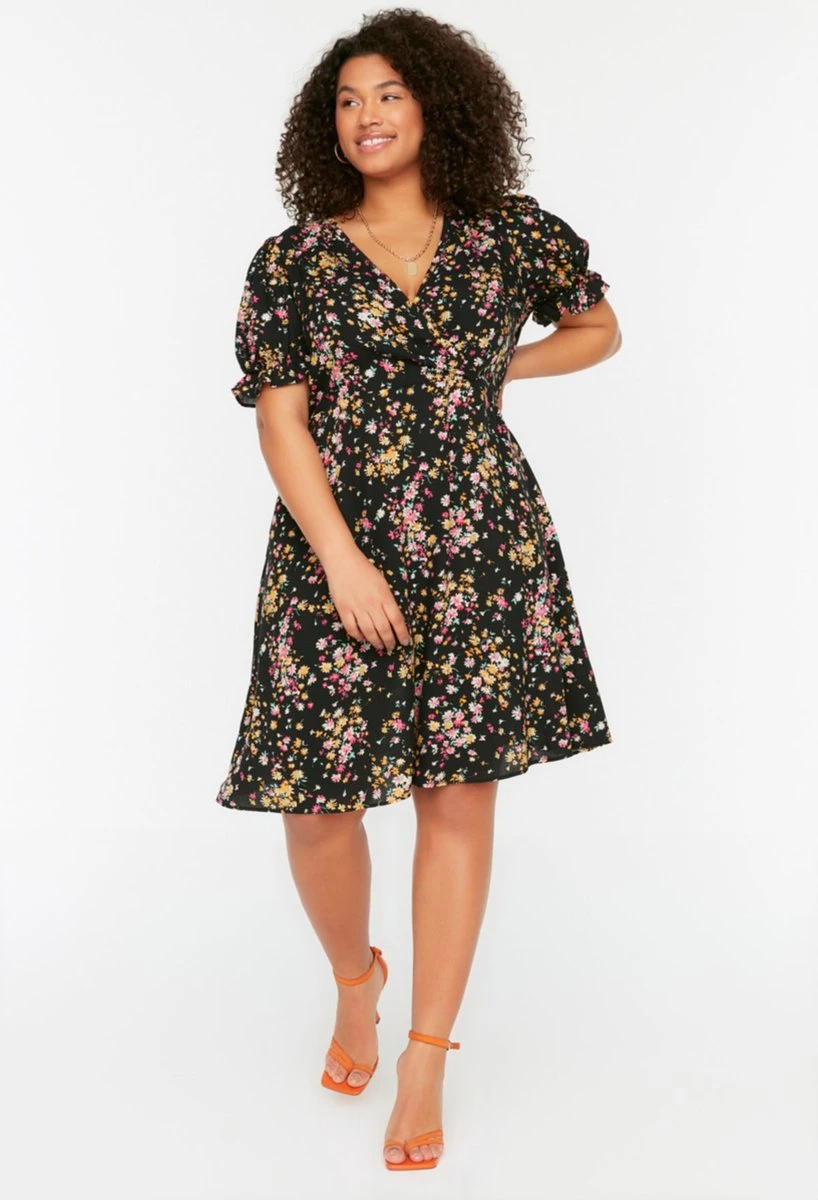 Trendyol Vrouwen Ballon Mouw V-hals A-lijn Plus Size Jurk 1 Trendyol Vrouwen Ballon Mouw V-hals A-lijn Plus Size Jurk