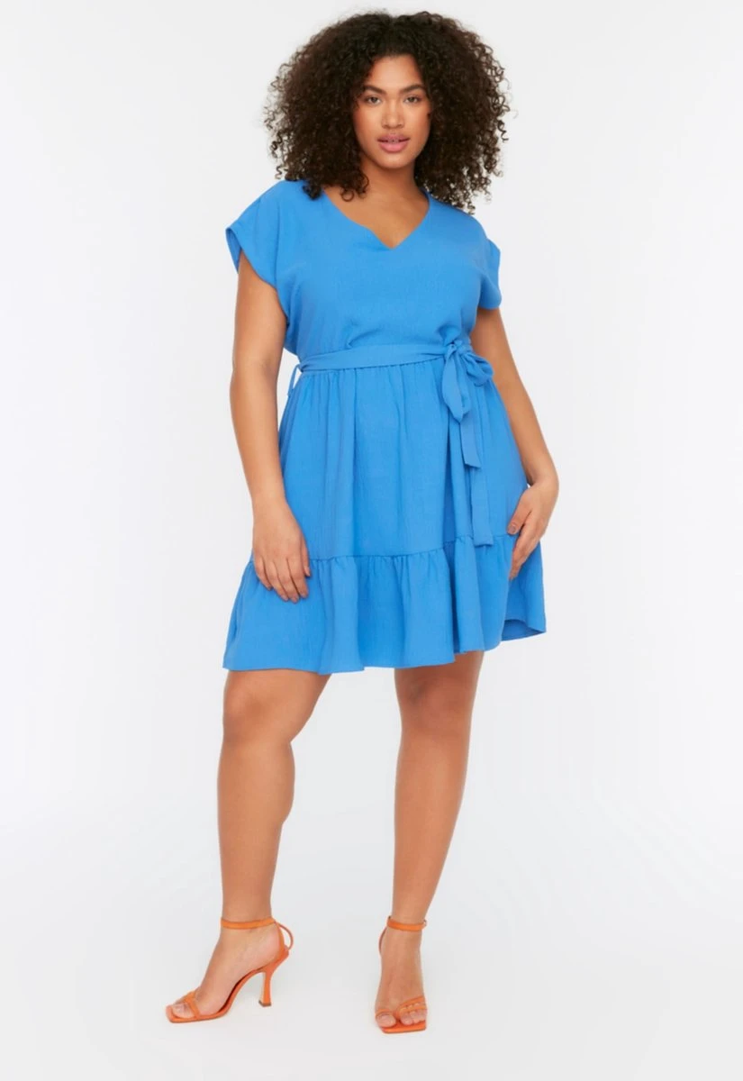 Trendyol Vrouwen Dik Geschorst V-hals A-lijn Plus Size Jurk 1 Trendyol Vrouwen Dik Geschorst V-hals A-lijn Plus Size Jurk