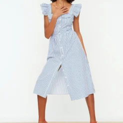 Trendyol Vrouwen Gepofte/ruche Mouw Vierkante Kraag Overhemdjurk Jurk