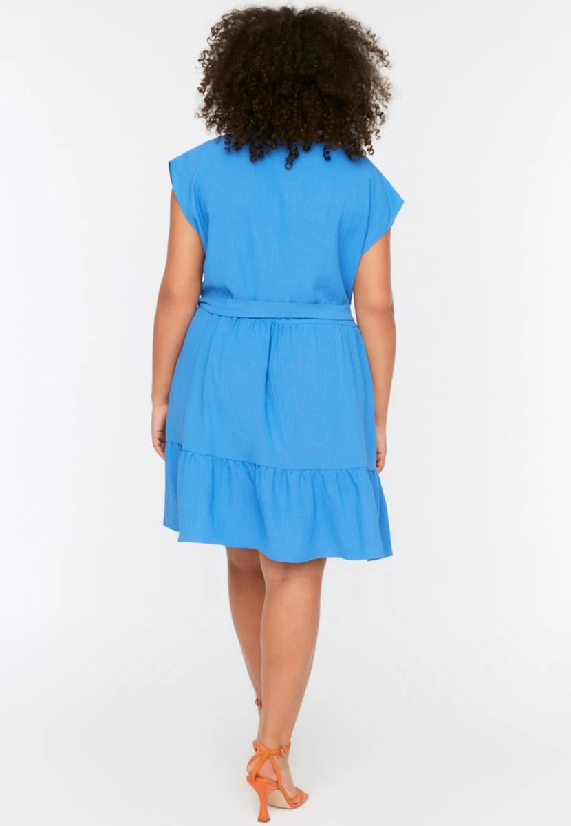 Trendyol Vrouwen Dik Geschorst V-hals A-lijn Plus Size Jurk 6 Trendyol Vrouwen Dik Geschorst V-hals A-lijn Plus Size Jurk - Afbeelding 6