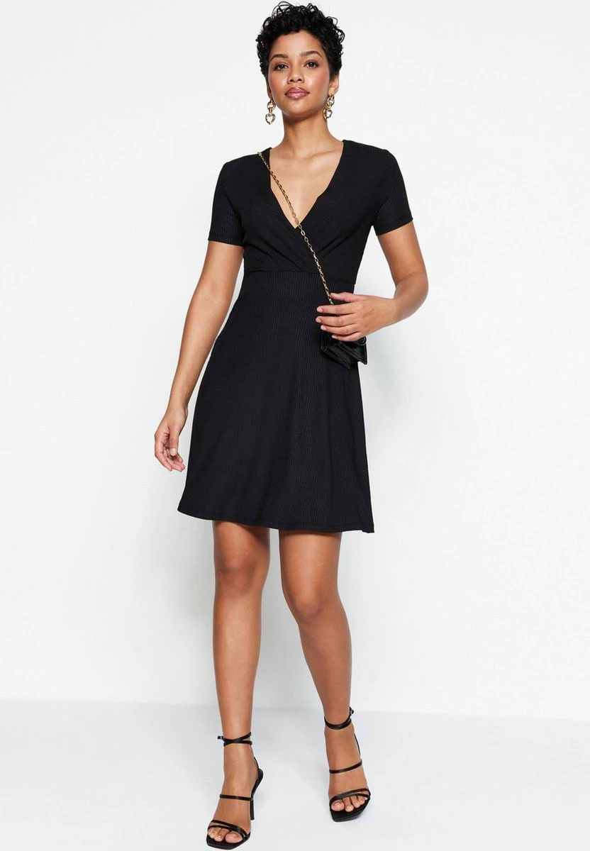 Trendyol Vrouwen Standaard Mouw Cache-coeur A-lijn Jurk 1 Trendyol Vrouwen Standaard Mouw Cache-coeur A-lijn Jurk