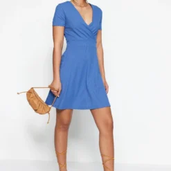 Trendyol Vrouwen Standaard Mouw Cache-coeur A-lijn Jurk -Trendy Meid Verkoop 834x1200 2